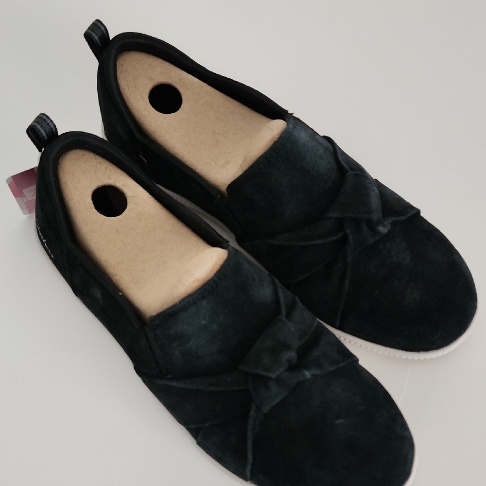 Skechers Black Suede Flats with Knot Detail Size 7